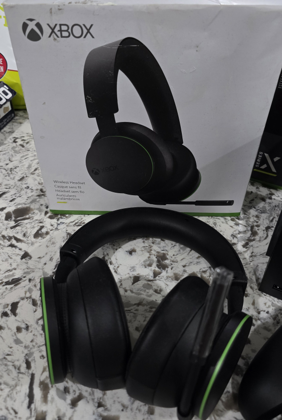 Xbox Series X – Diablo® IV Bundle + Official Wireless Headset - photo 3