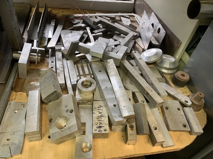 Assorted Metal pcs.at reasonable price! image indicator(5)