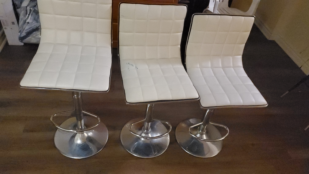 Set of 3 White Bar Stools selling Together - photo 2