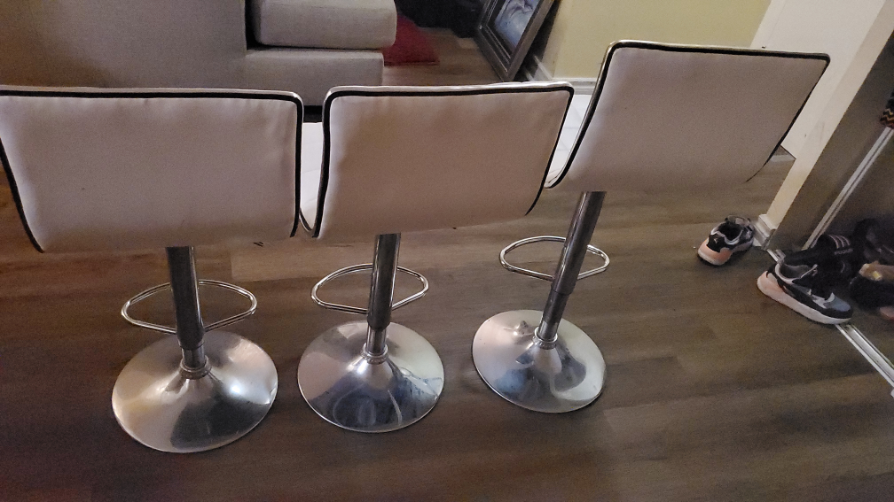 Set of 3 White Bar Stools selling Together - photo 3