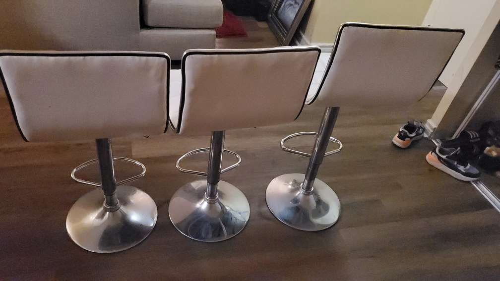 Set of 3 White Bar Stools selling Together - photo 4