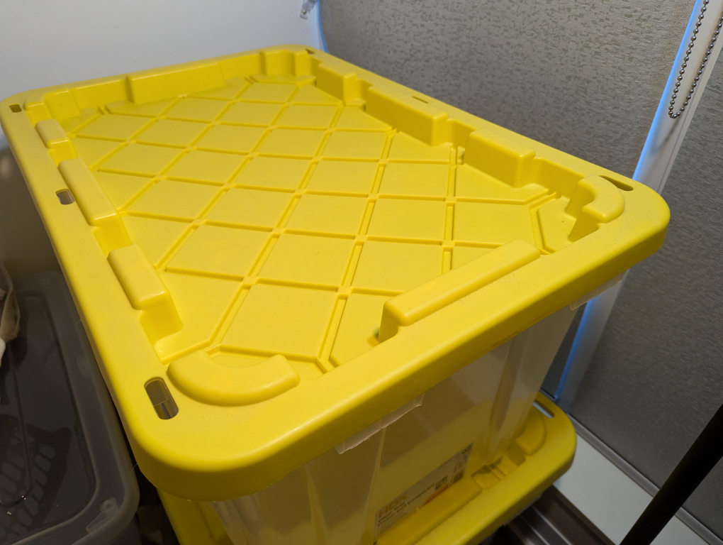 HDX Clear Tote 102 Litres storage container - photo 3