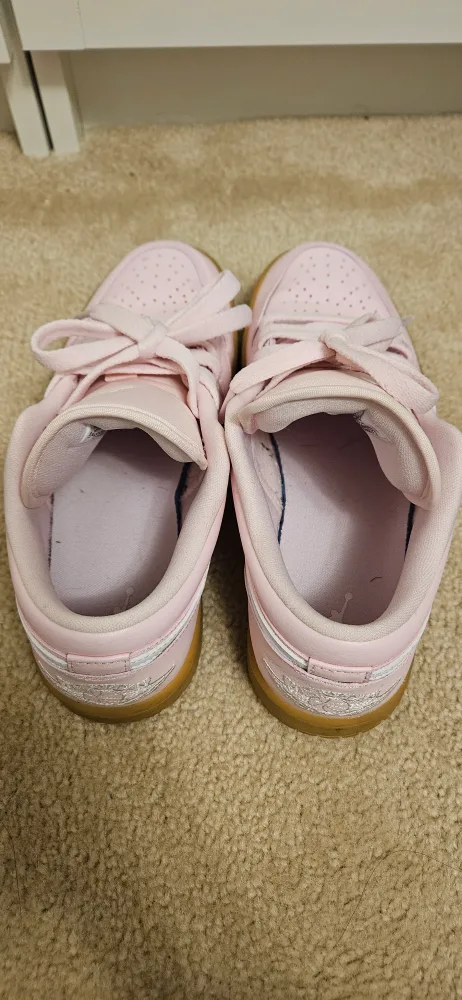 Nike Air Jordan 1 Low Pink image indicator(2)