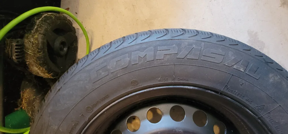 Set of 4 Winter Tires 195/65R15 image indicator(4)