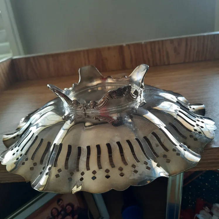 Vintage Silver-Plated Serving Dish image indicator(2)