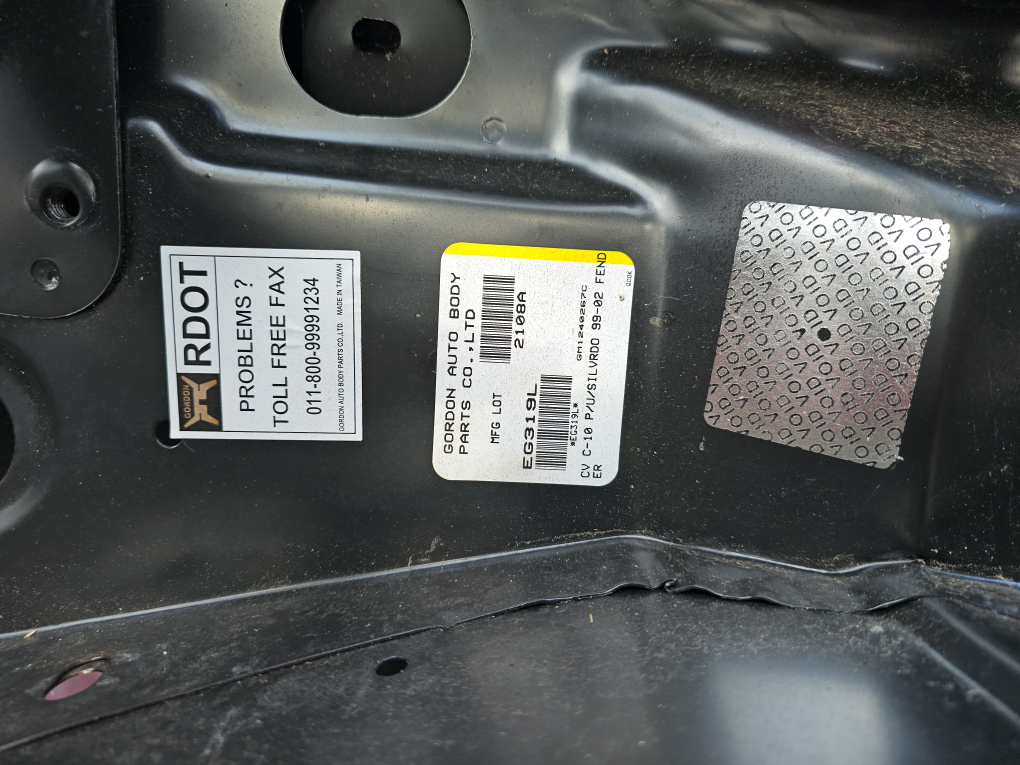 99-02 Chevy Silverado Fenders Inner  and outers - photo 4