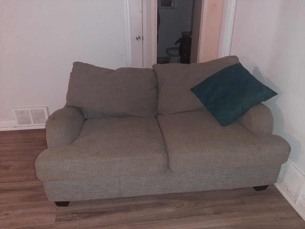 Comfy lounge suite / sofa. 1 x 3 seater and 1 x 2 seater - photo 3