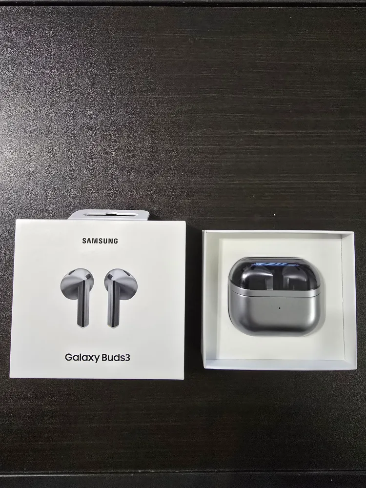 Samsung Galaxy Buds 3 with ring case thumbnail
