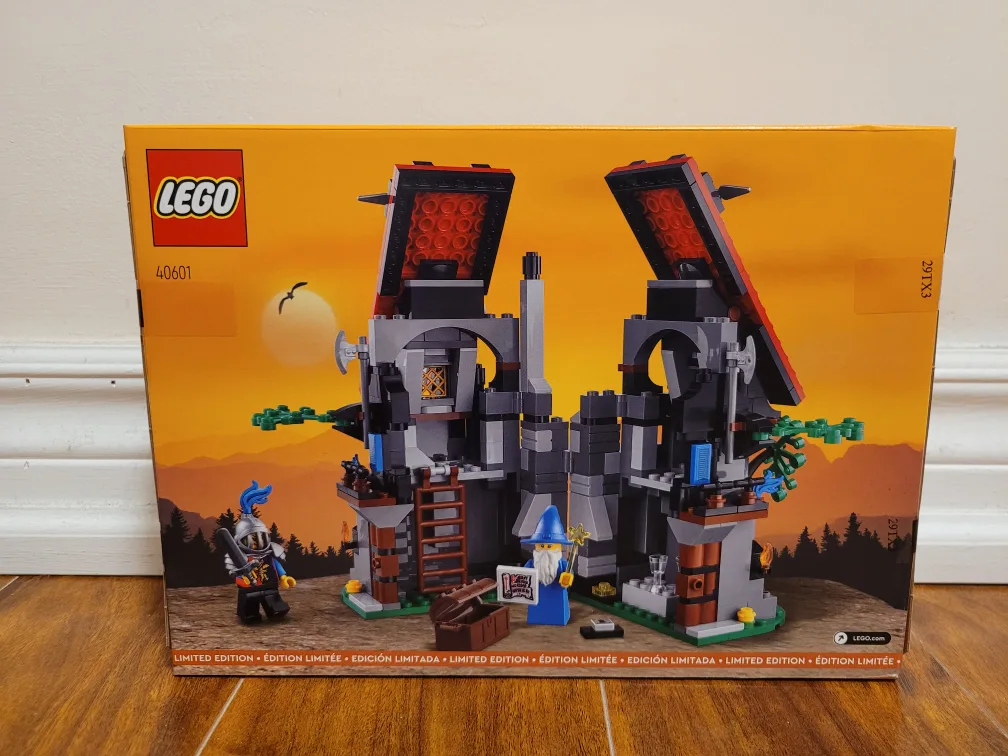 LEGO 40601 Majisto's Magical Workshop Limited Edition image indicator(2)