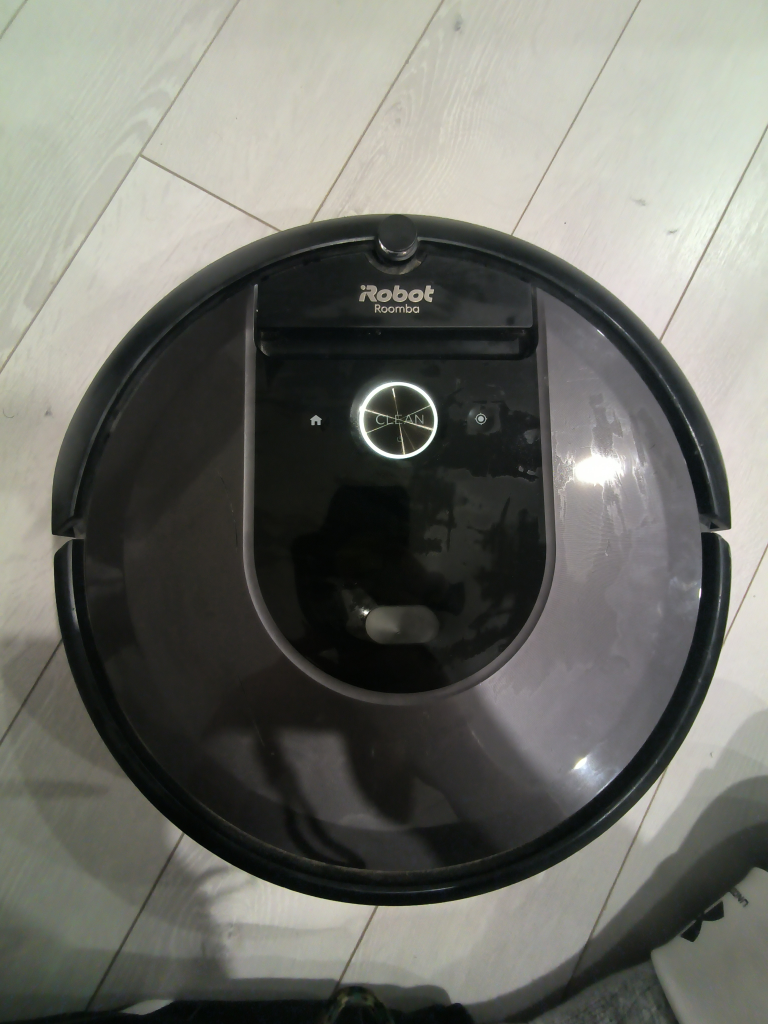 iRobot Roomba Robot Vacuum i7+ with auto emptying tower - photo 2