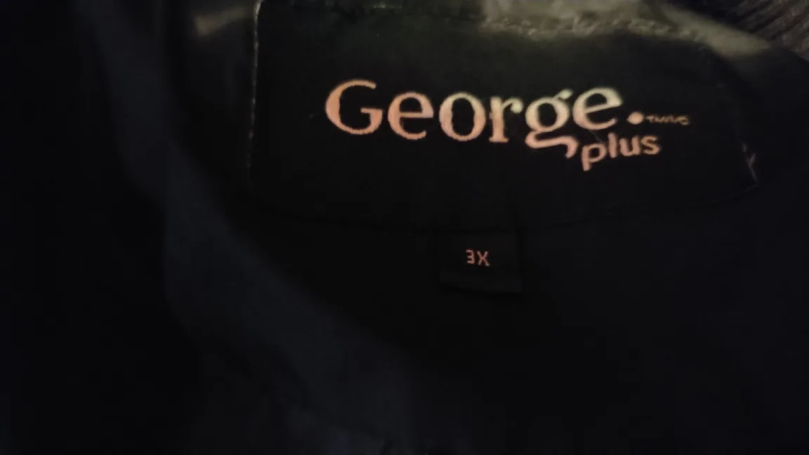 Women's Black Puffer Jacket image indicator(6)