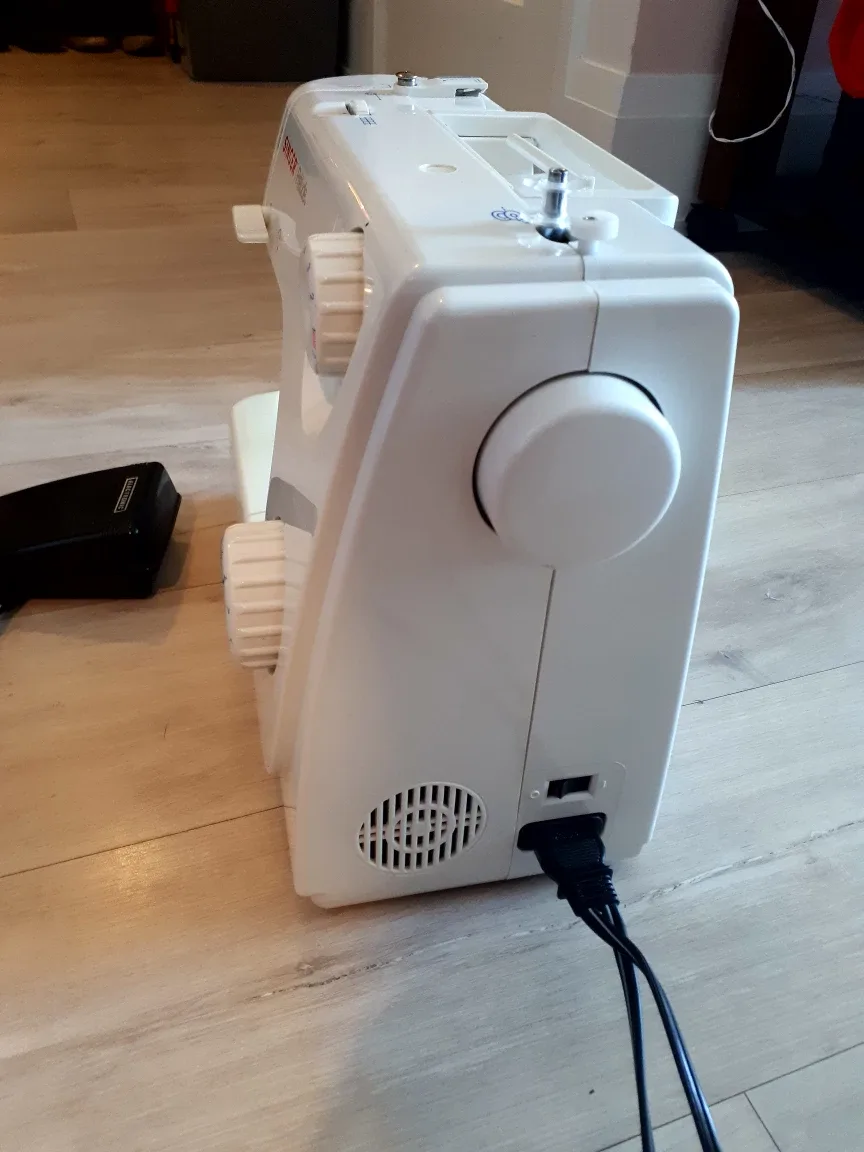 Singer Prelude Sewing Machine image indicator(5)