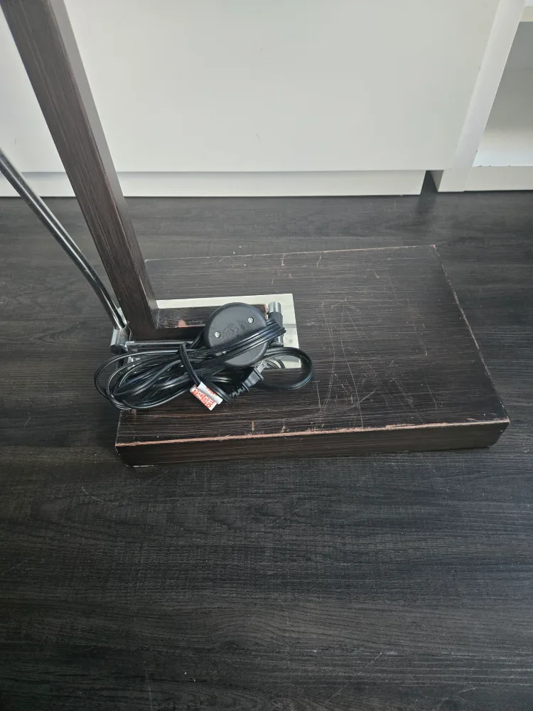 Structube Arc Floor Lamp image indicator(3)