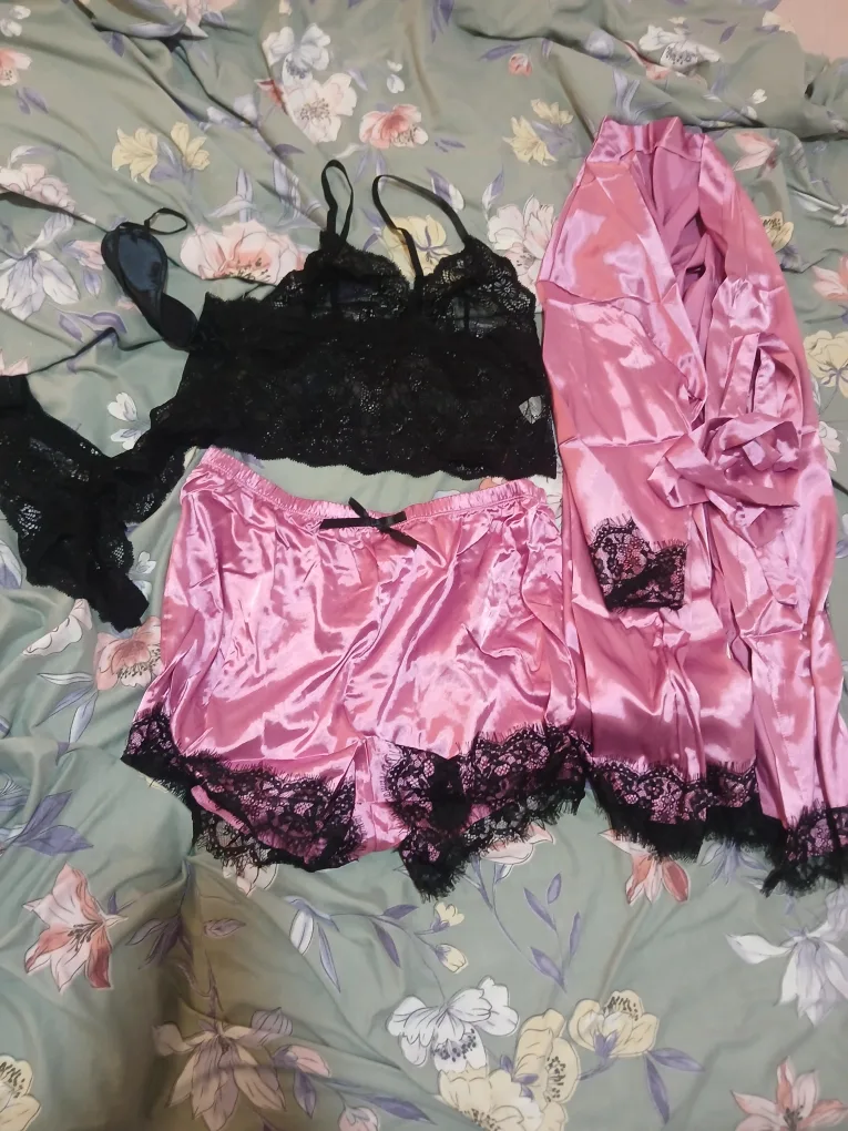 Elegant floral lace satin lounge set image indicator(2)