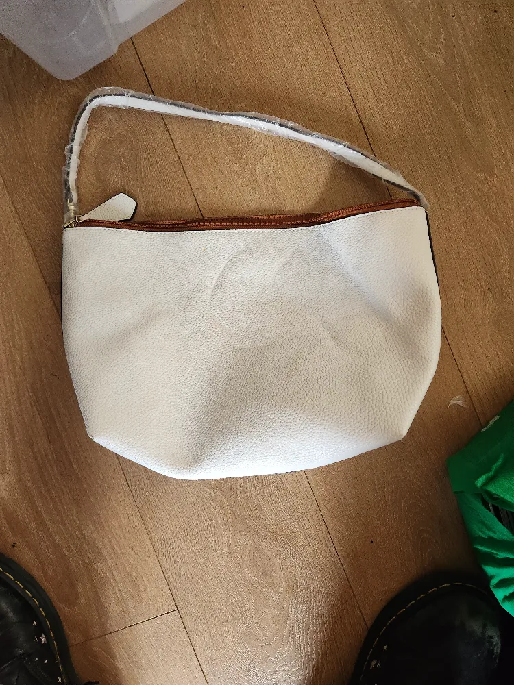 White Guess Handbag image indicator(2)