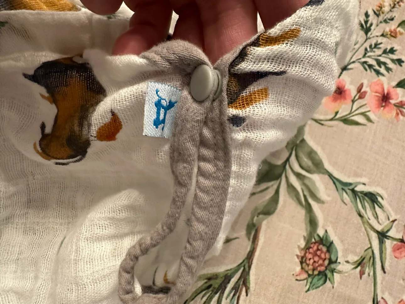 Little Unicorn Car Seat muslin Canopy like new image indicator(4)