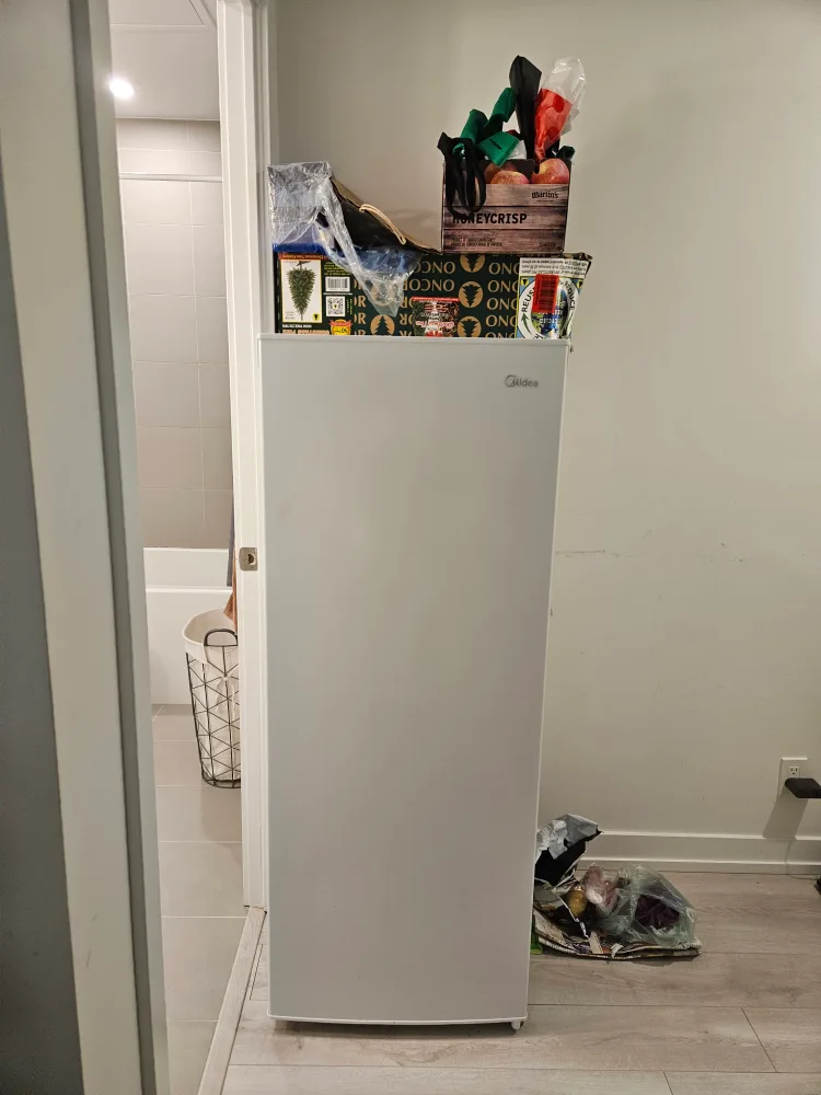 White Frigidaire Freezer thumbnail