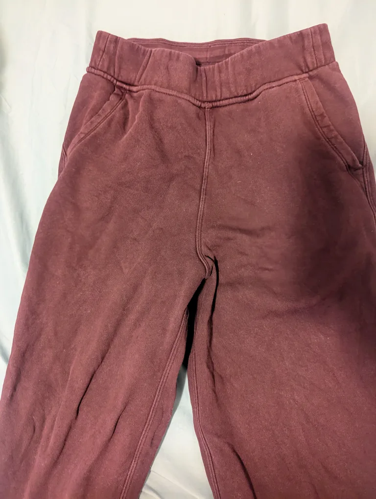 2x women's bottons: Lululemon and Abercrombie and Fitch image indicator(8)
