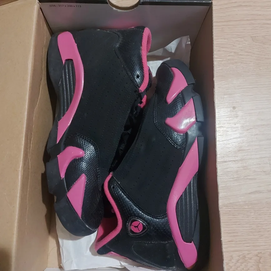 Girls Air Jordan 14 Retro (GS) Size 6Y image indicator(3)