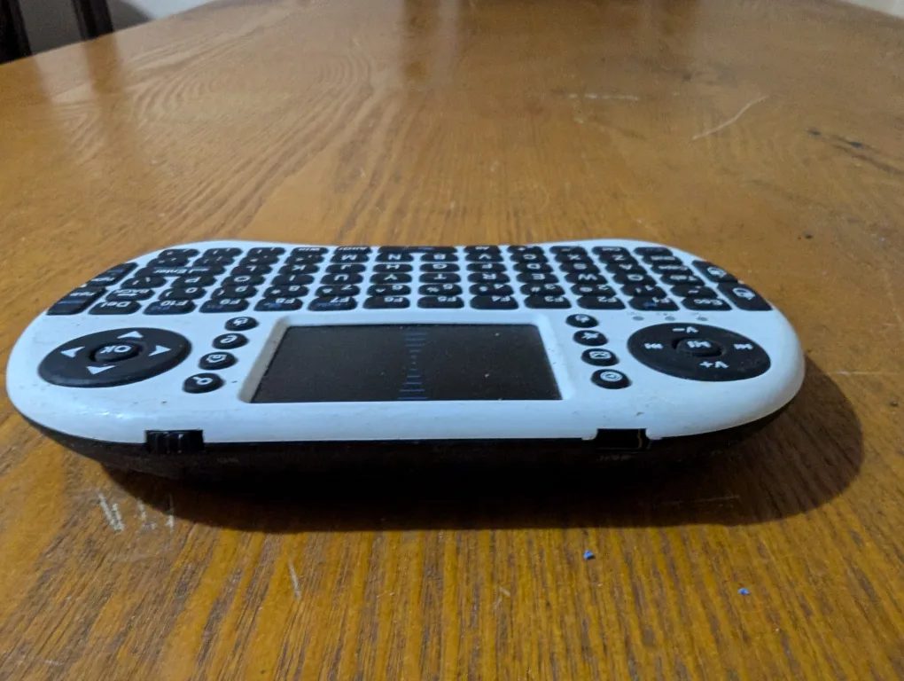 As is - Mini wireless keyboard - rechargeable image indicator(3)