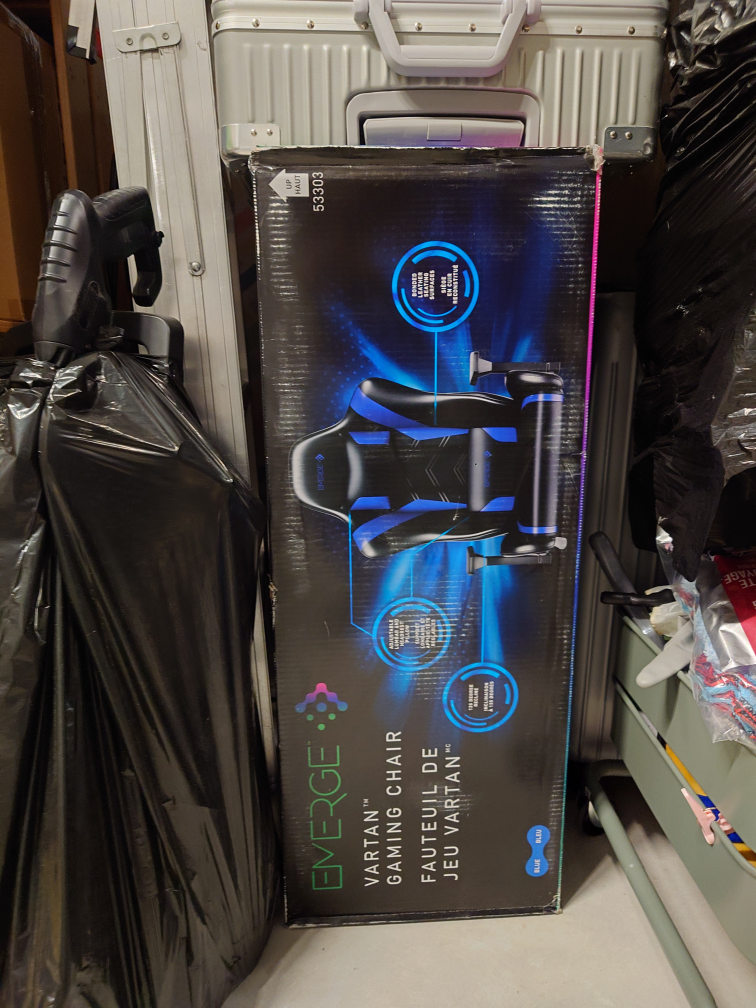 BNIB Staples Emerge Vartan Bonded Leather Gaming Chair