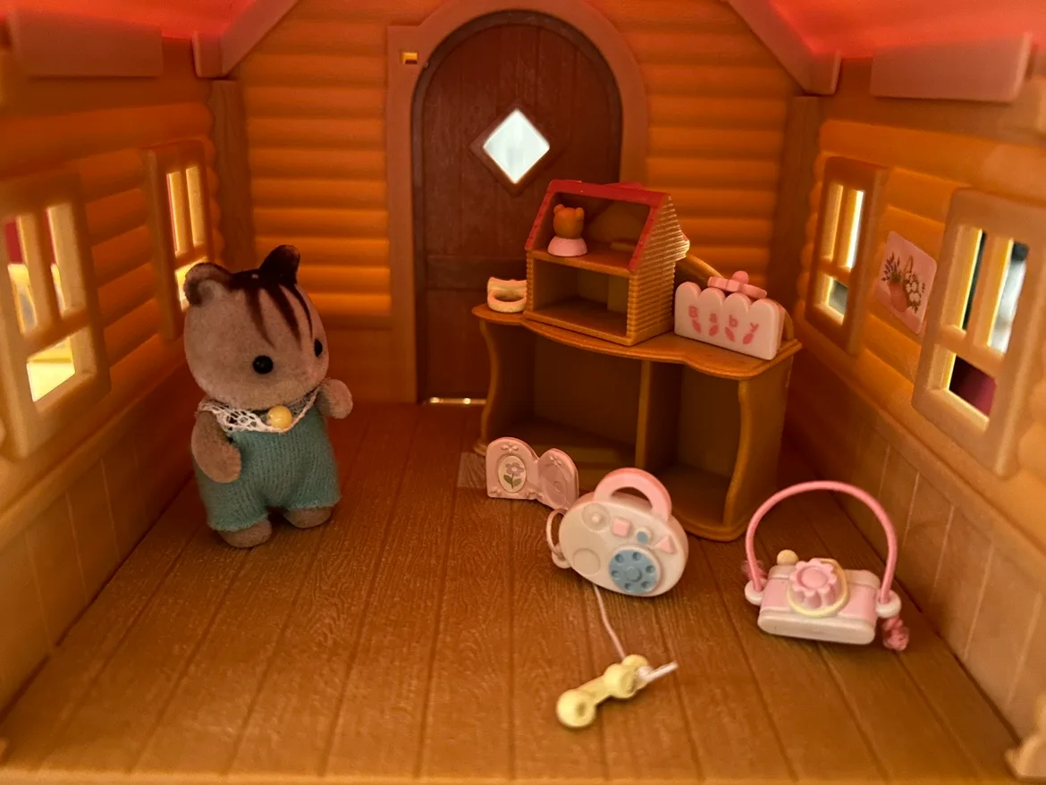 Calico Critters Treehouse Playset with Squirrel Family image indicator(4)