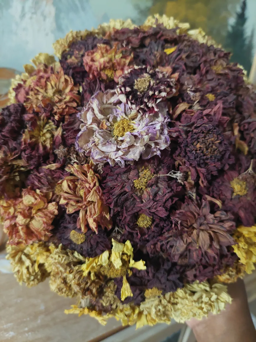 Orange glass decor and glass vase with dried flowers. image indicator(4)