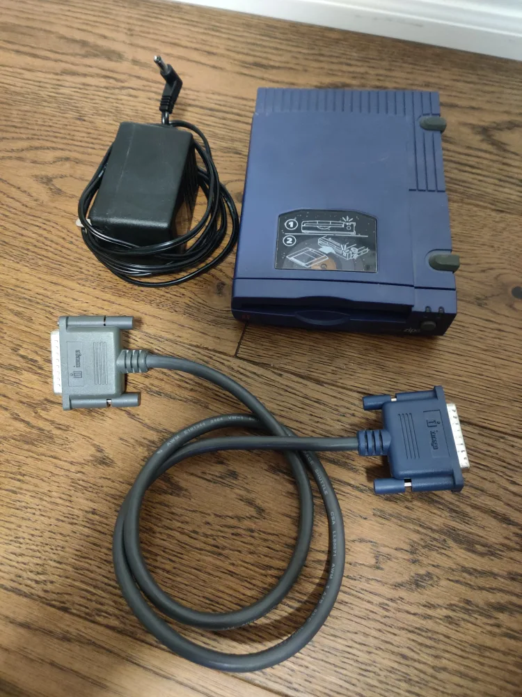 Iomega Zip Drive 100 disk Drive thumbnail