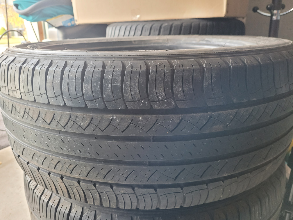 235 50 18 Michelin Latitude Tour HP Tires - photo 4