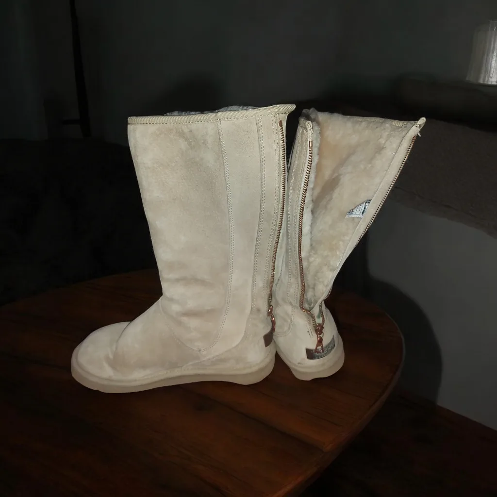 UGG Womens Boots thumbnail