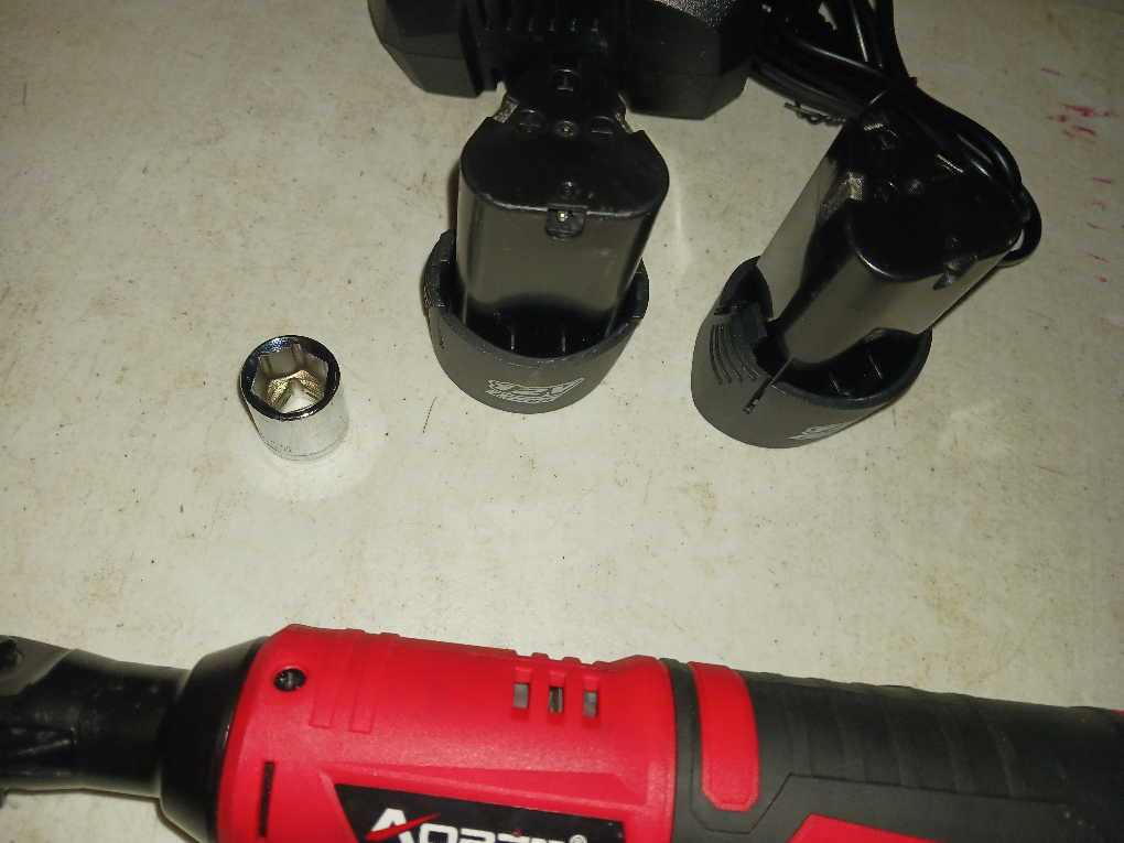 Cordless Electric Ratchet Wrench - photo 2