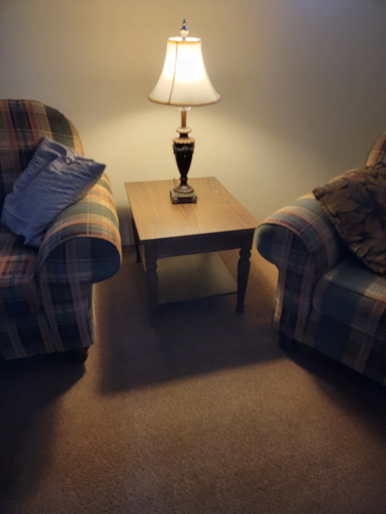 Sturdy cottage style couch, chairs, side tables and ottoman! - photo 3