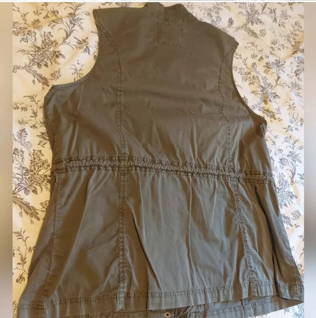 Sonoma Green Utility Vest image indicator(2)