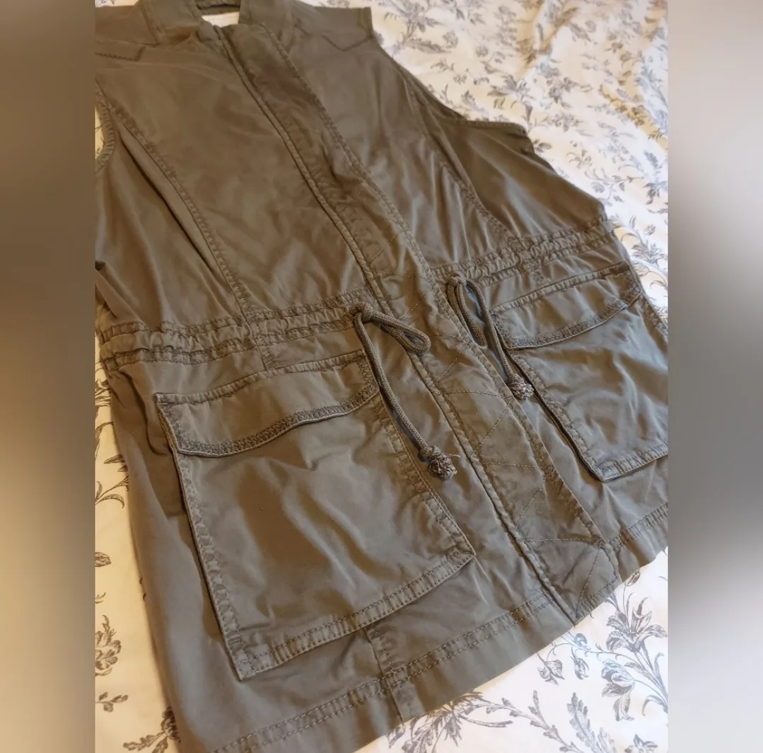 Sonoma Green Utility Vest image indicator(3)