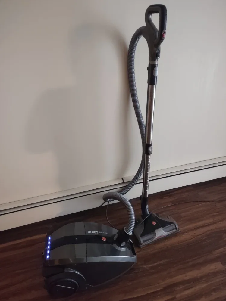 Hoover Quiet Performance Bagged Canister Vacuum image indicator(2)