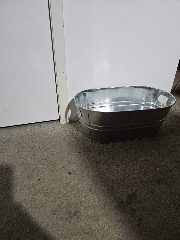 Metal Oval Tub
