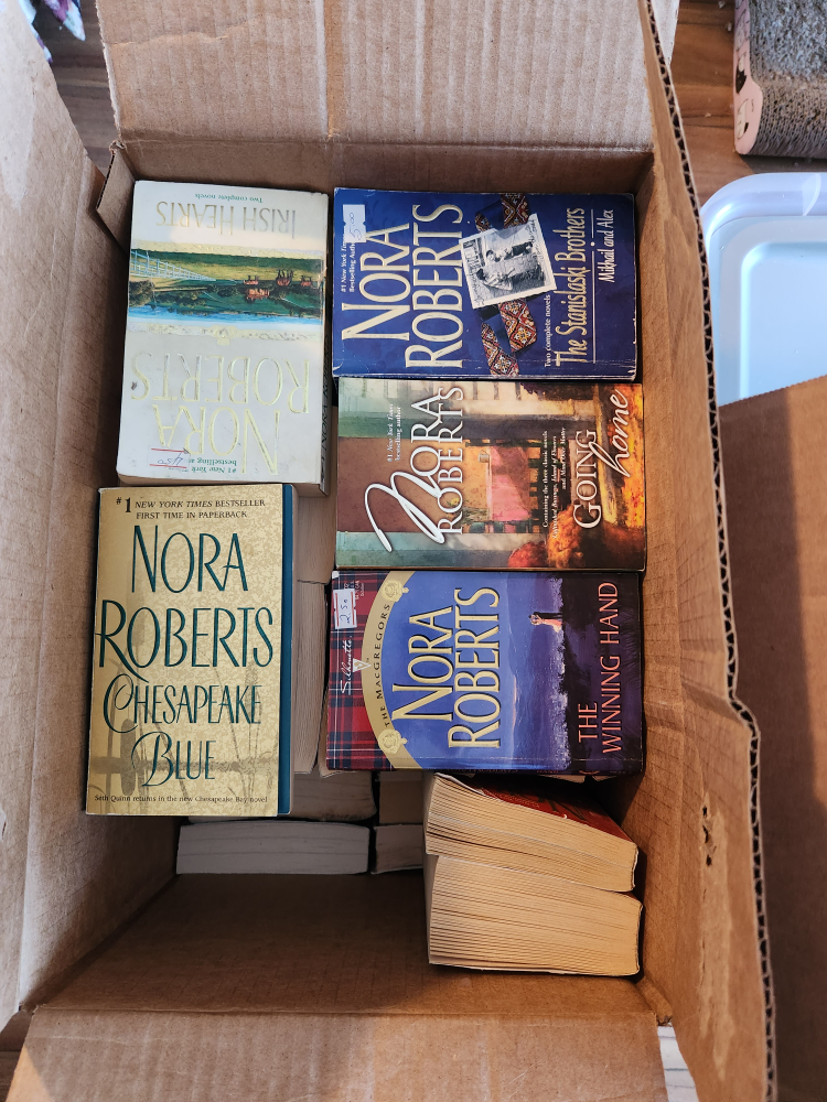 Nora Roberts Books - Lot of 15 Paperback Books - photo 2