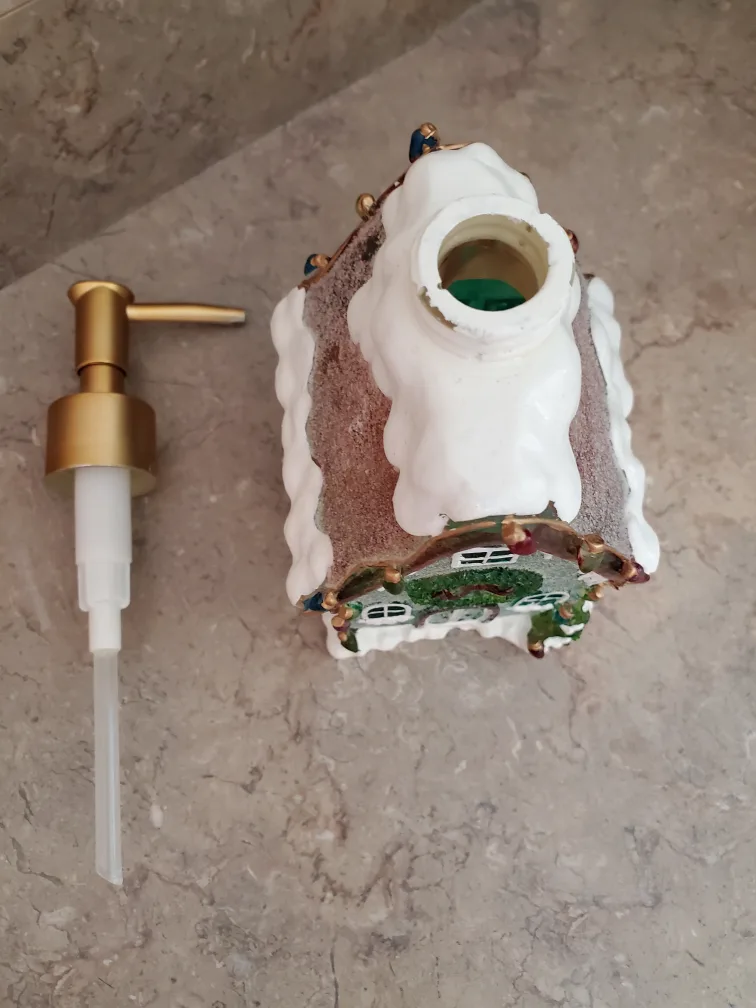 Vintage Christmas House Soap Dispenser image indicator(6)