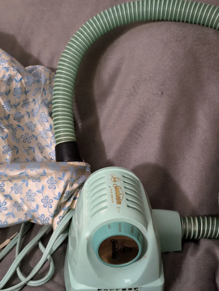 Vintage 1960s Lady Sunbeam Hair Dryer Complete with Original Box image indicator(2)