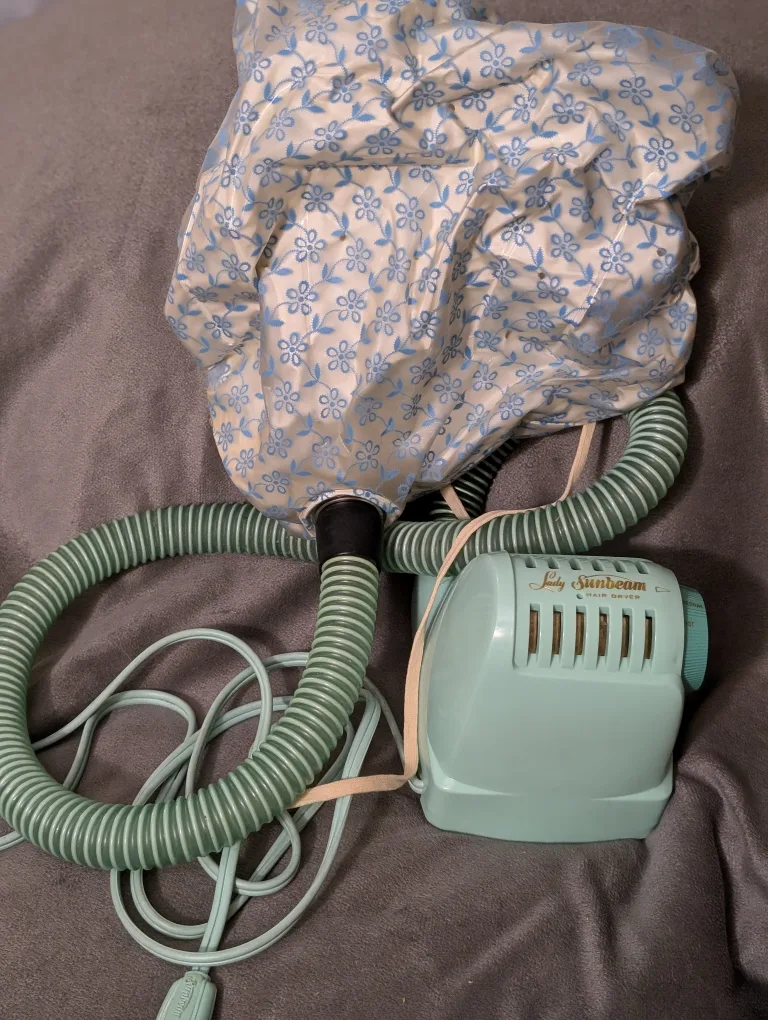 Vintage 1960s Lady Sunbeam Hair Dryer Complete with Original Box image indicator(4)