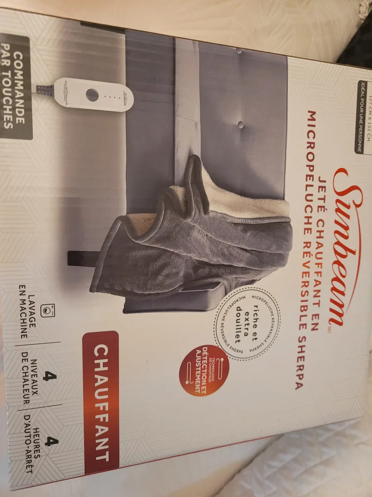 Sunbeam Microplush Reversible Sherpa Heated Throw image indicator(3)