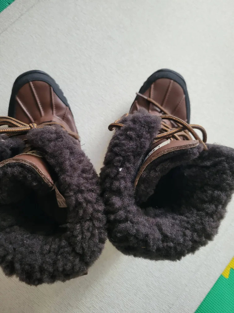 UGG  Brown Leather Winter Boots Size 9 image indicator(6)