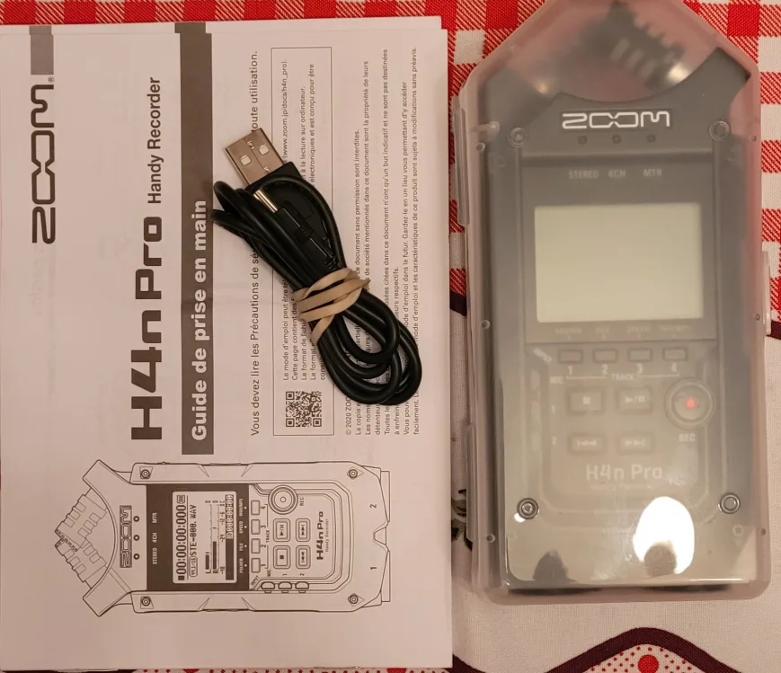 Zoom H4n Pro Handy Recorder (All Black) image indicator(3)