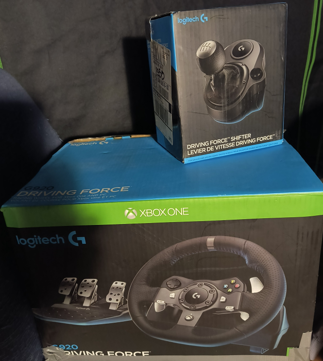 Logitech G920 Driving Force Racing Wheel