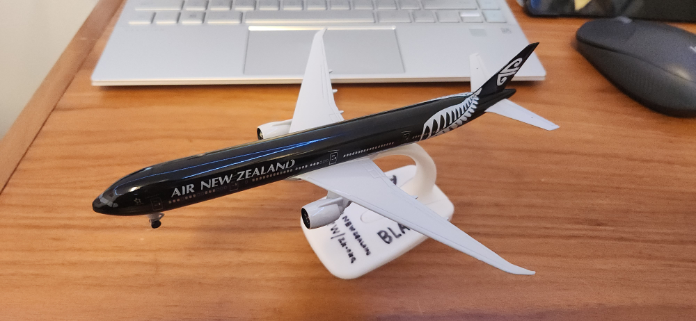 Air New Zealand Boeing 777-300 Airplane Model for kids.