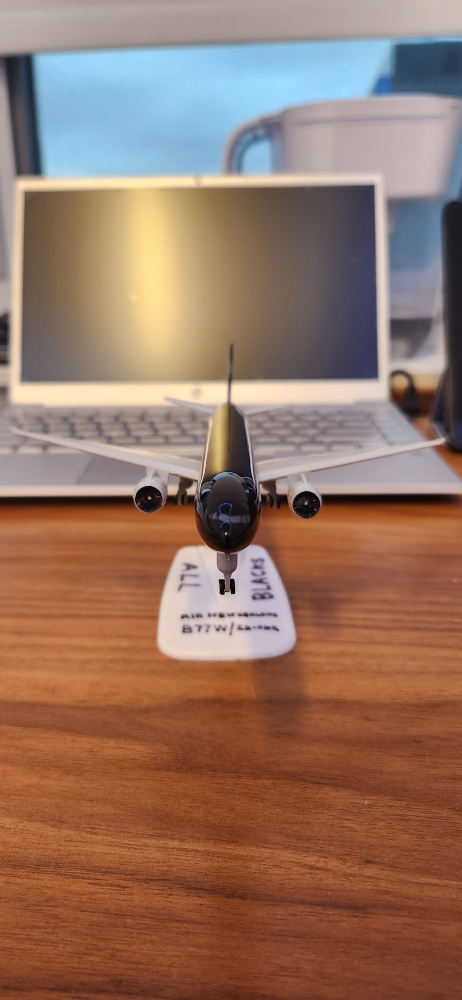 Air New Zealand Boeing 777-300 Airplane Model for kids. - photo 2