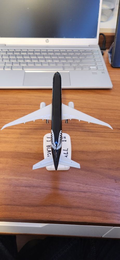 Air New Zealand Boeing 777-300 Airplane Model for kids. - photo 4