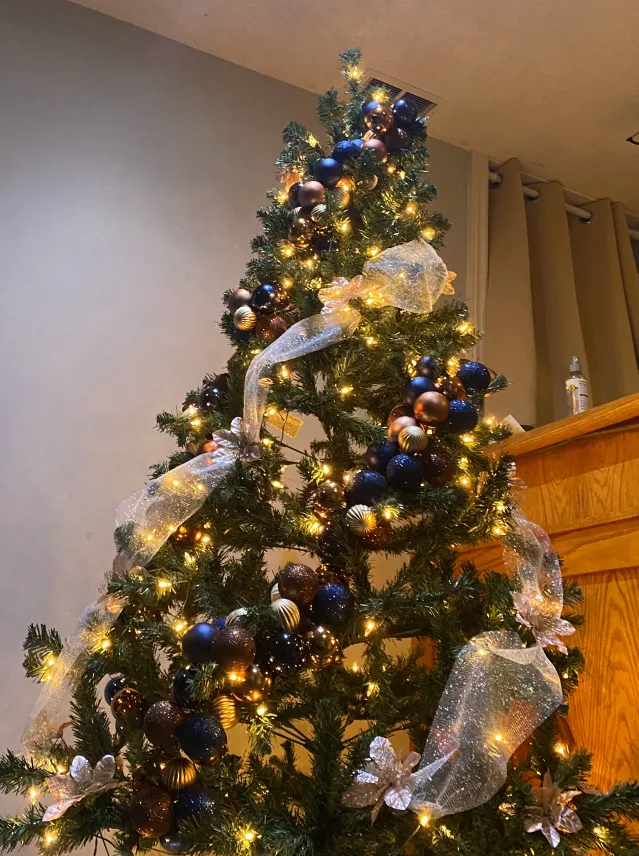 Pre-lit 6 ft Christmas Tree image indicator(2)