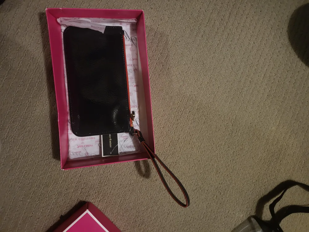 Juicy Couture Wristlet image indicator(2)