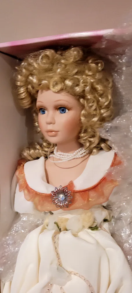 Porcelain Doll in Box image indicator(6)